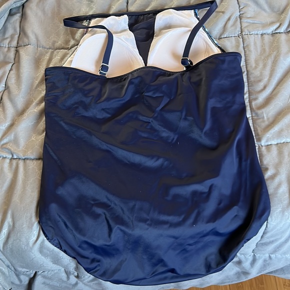 One piece navy swimsuit - Picture 3 of 3